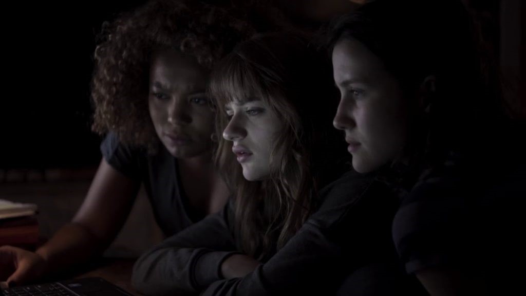 Joey King, Jaz Sinclair, and Julia Goldani Telles in Slender Man (2018)