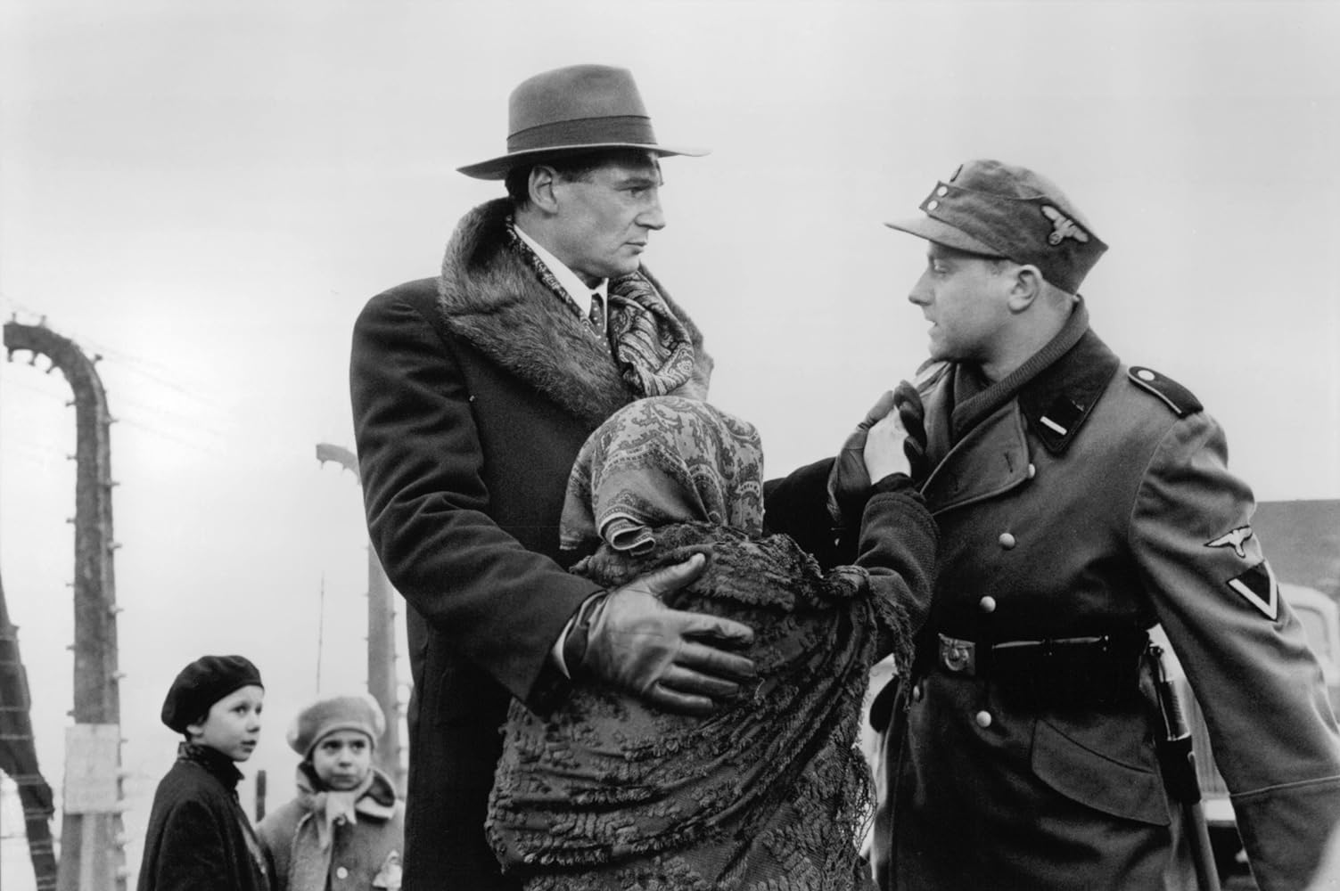 Liam Neeson, Olaf Lubaszenko, and Anna Mucha in Schindler's List (1993)